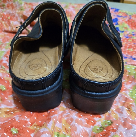 LIKE NEW Ariat Women's Size 7.5B Black Leather Mules - Picture 4 of 11